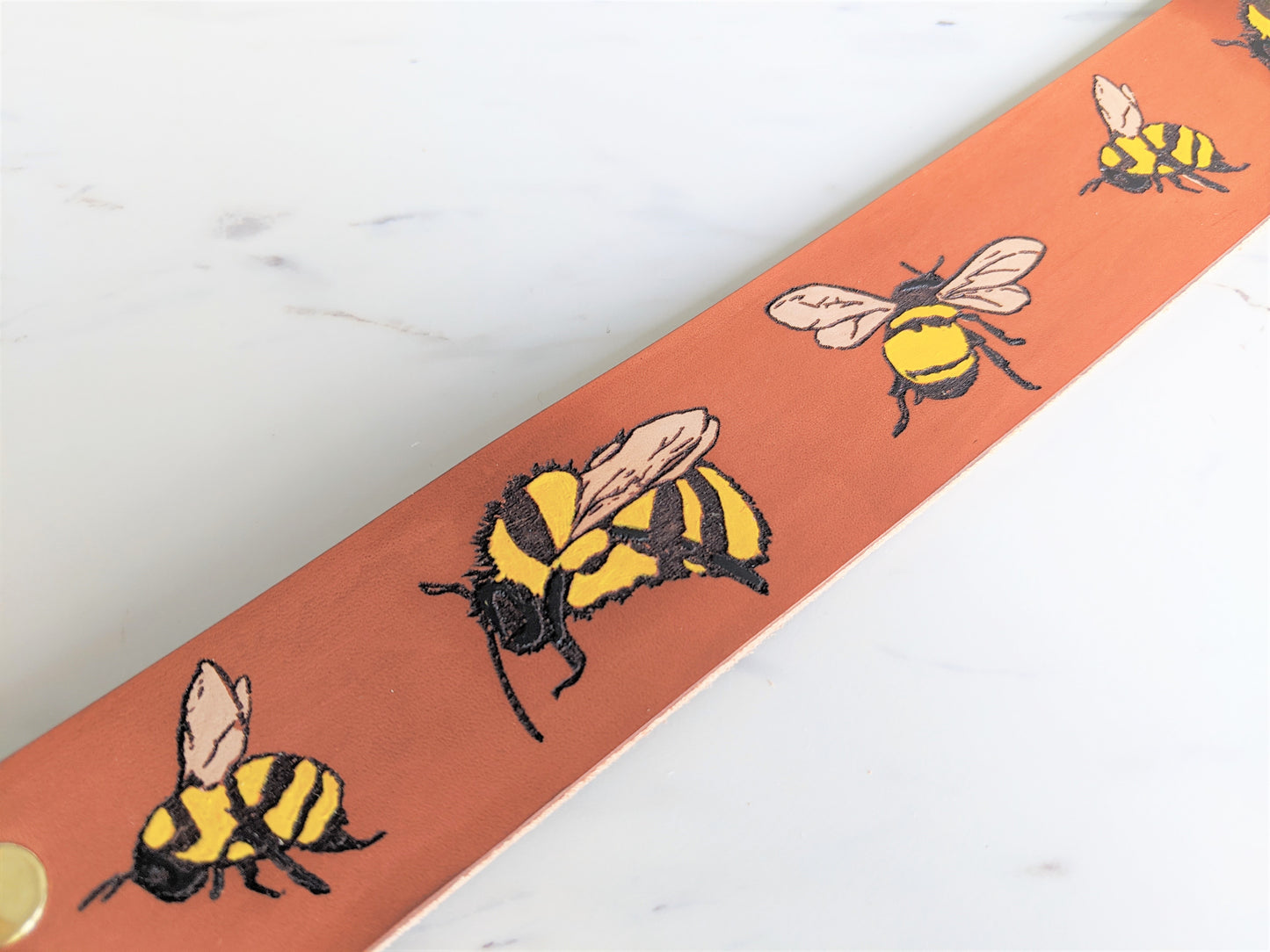 Buzzing Bee - Leather Dog Collar