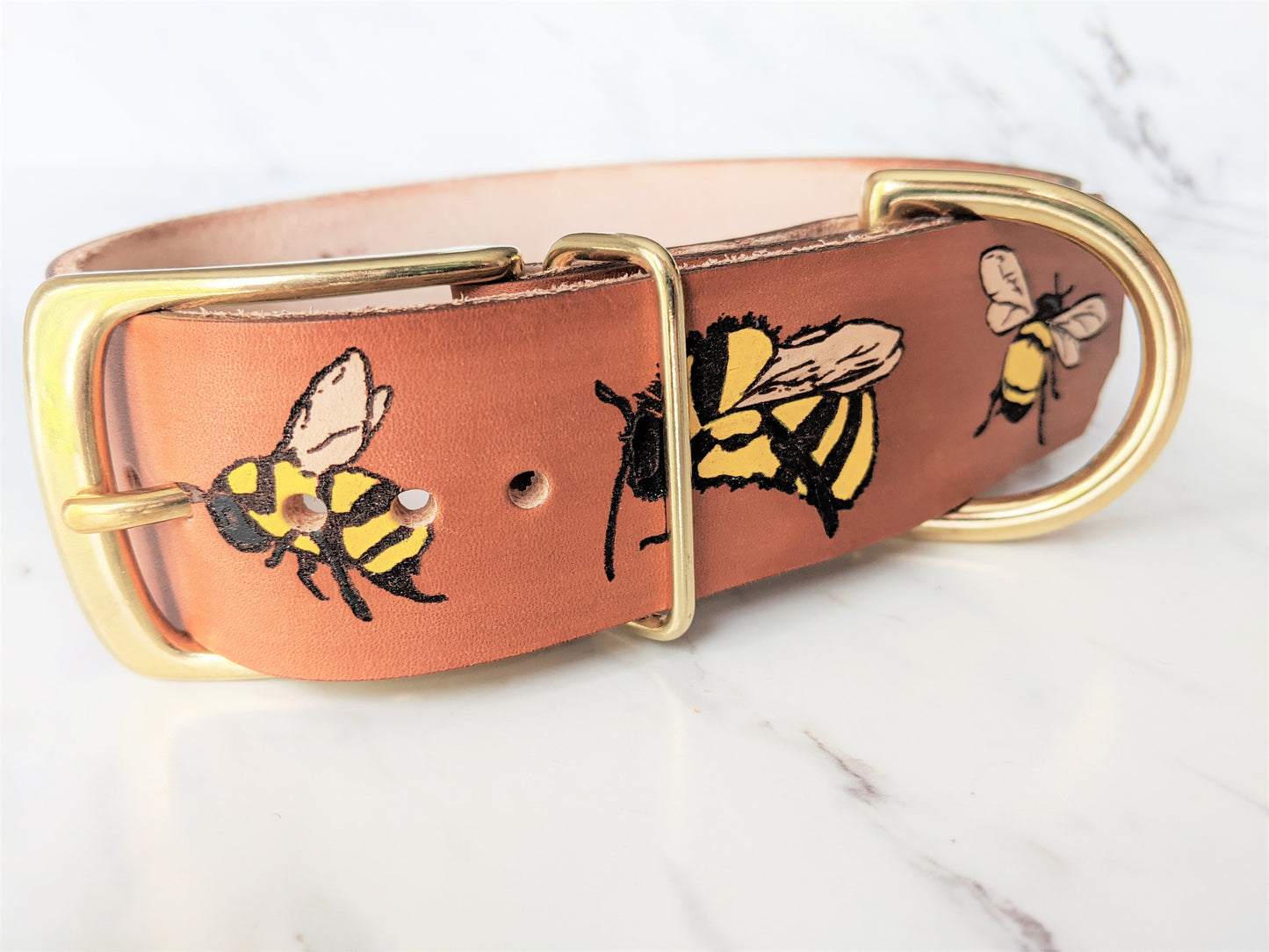 Buzzing Bee - Leather Dog Collar